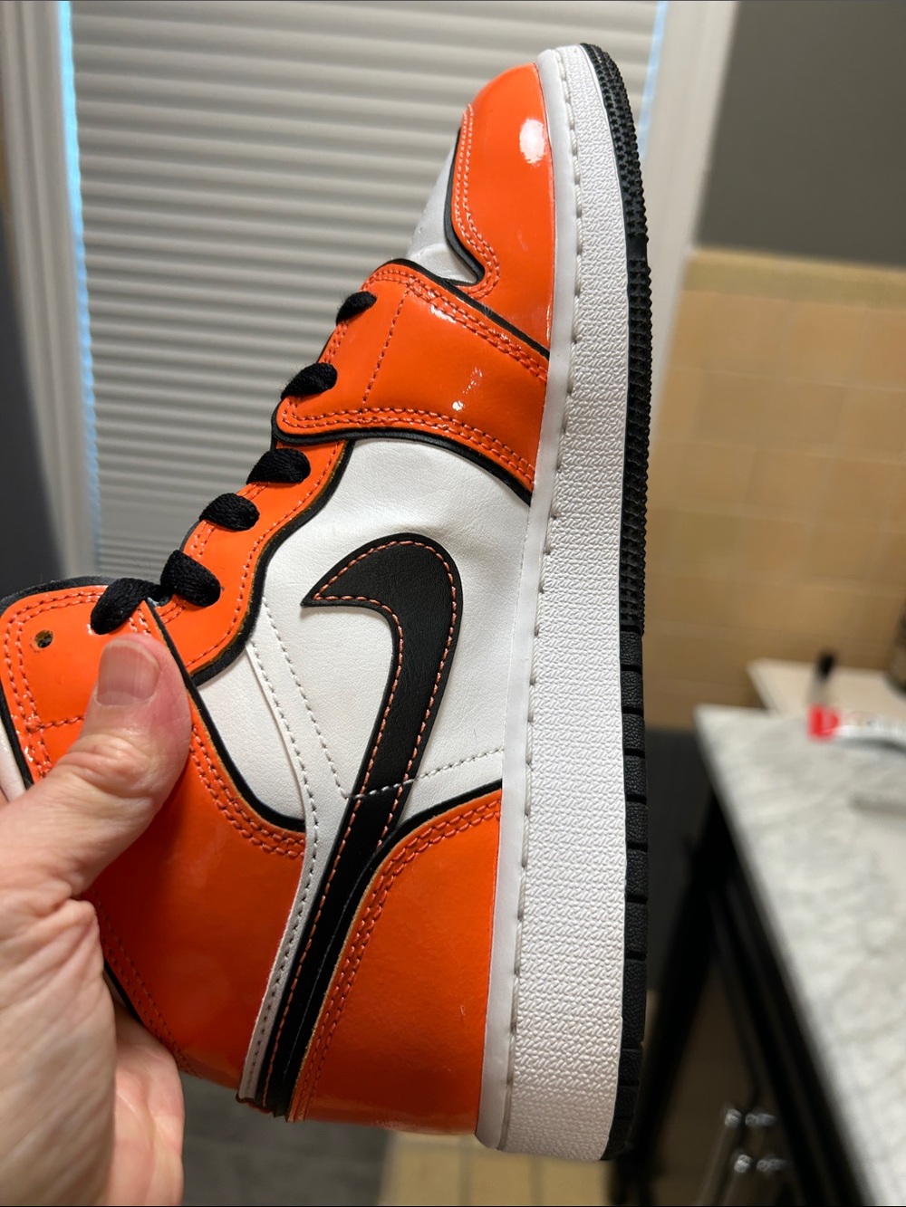 Nike Air Jordan 1 Mid SE GS "Turf Orange" 6.5Y (BQ6931-802) - Picture 10 of 11